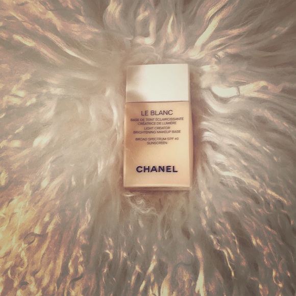 CHANEL Other - Brightening make up base